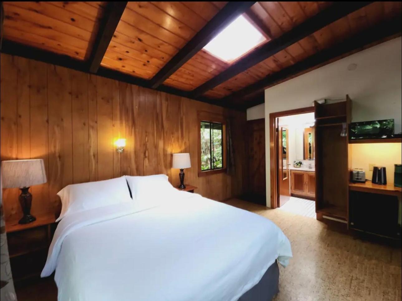 The Pacifica Inn Волкейно Екстериор снимка